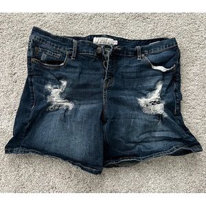 Torrid Size 18 Distressed Stretch Shorts in Dark Wash - Brand New!